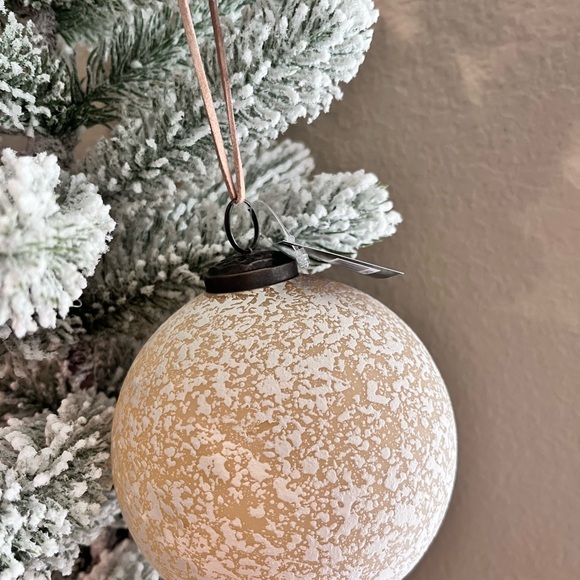 3-NWT ROBERT STANLEY 5" TAUPE FLOCKED ORNAMENT - Picture 10 of 16